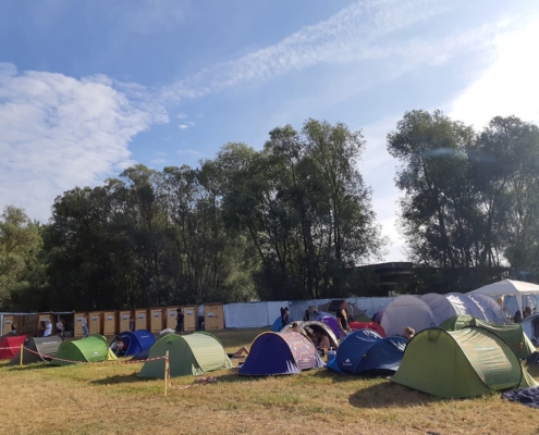 Camping de festival - toilettes sèches PMR